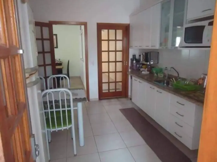 Foto 4 de Sobrado com 3 quartos à venda, 220m2 em Tremembe - SP