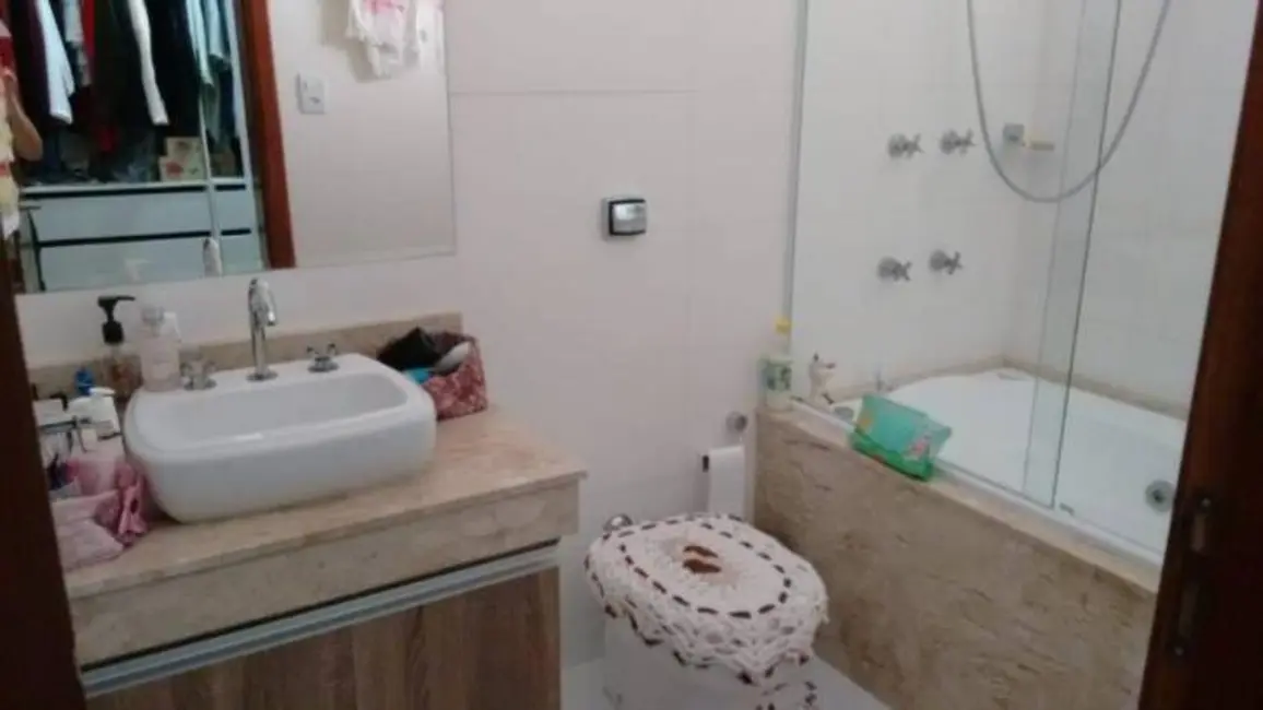 Foto 9 de Sobrado com 4 quartos à venda, 260m2 em Tremembe - SP