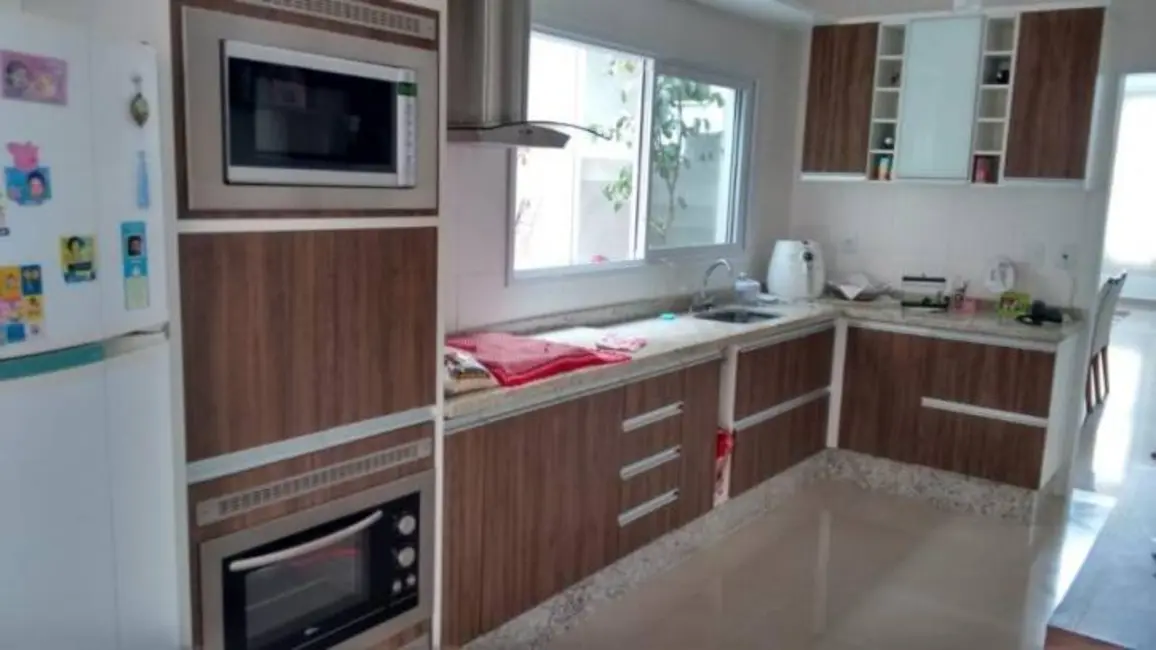 Foto 6 de Sobrado com 4 quartos à venda, 260m2 em Tremembe - SP