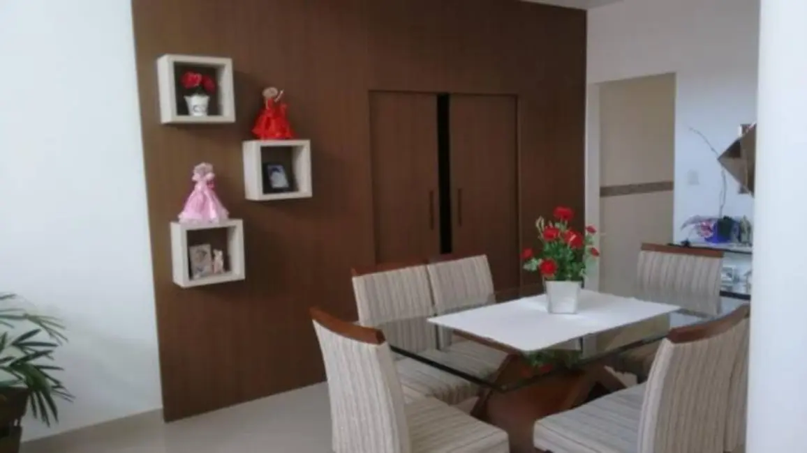 Foto 4 de Sobrado com 4 quartos à venda, 260m2 em Tremembe - SP