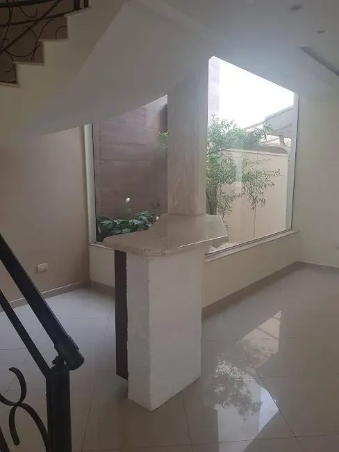 Foto 3 de Sobrado com 3 quartos à venda, 240m2 em Independência, Taubate - SP