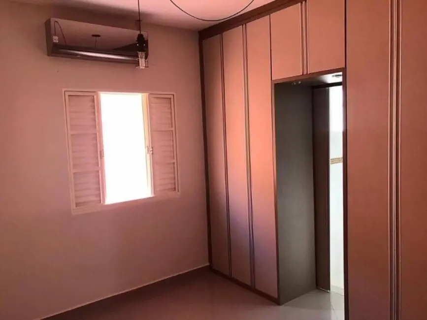 Foto 8 de Casa com 2 quartos à venda, 93m2 em Taubate - SP