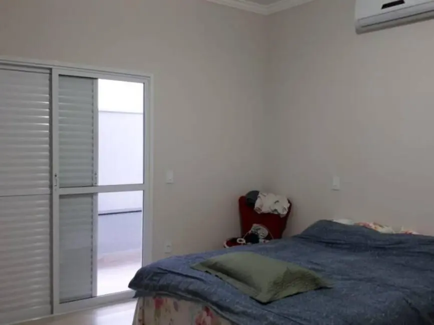 Foto 4 de Casa com 4 quartos à venda, 235m2 em Quiririm, Taubate - SP