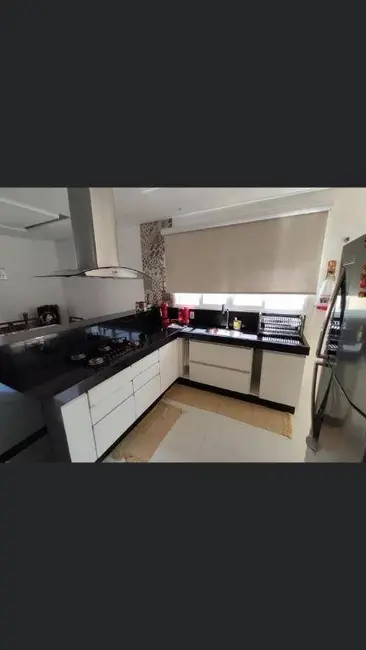 Foto 4 de Sobrado com 3 quartos à venda, 246m2 em Estiva, Taubate - SP