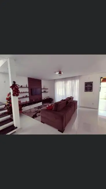 Foto 1 de Sobrado com 3 quartos à venda, 246m2 em Estiva, Taubate - SP