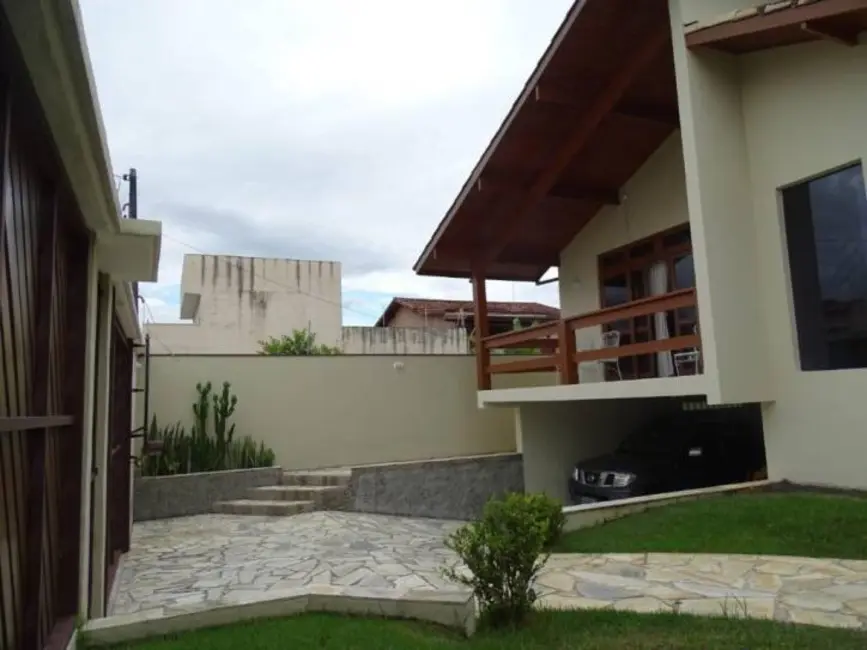 Foto 1 de Sobrado com 3 quartos à venda, 275m2 em Indaiá, Caraguatatuba - SP