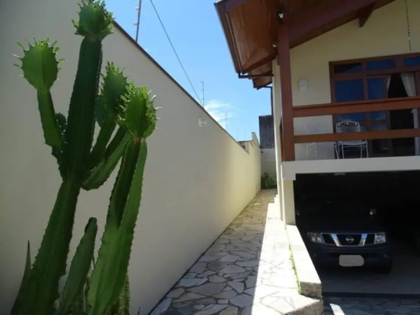 Foto 7 de Sobrado com 3 quartos à venda, 275m2 em Indaiá, Caraguatatuba - SP