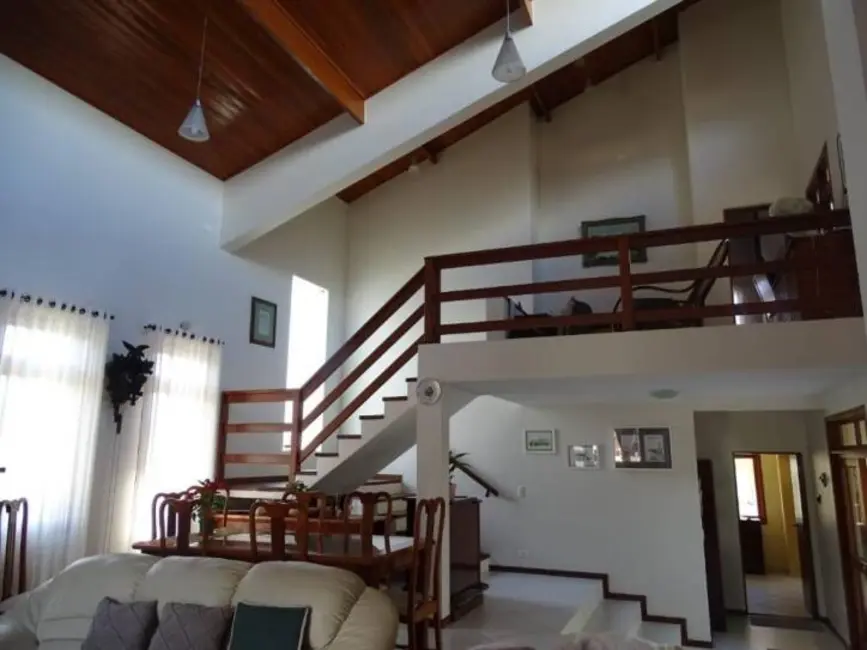 Foto 4 de Sobrado com 3 quartos à venda, 275m2 em Indaiá, Caraguatatuba - SP