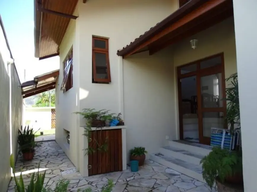 Foto 3 de Sobrado com 3 quartos à venda, 275m2 em Indaiá, Caraguatatuba - SP