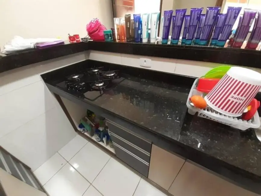 Foto 4 de Casa com 3 quartos à venda, 77m2 em Residencial Estoril, Taubate - SP