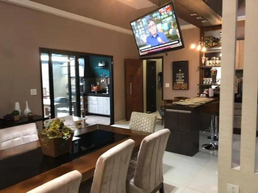 Sobrado com 3 quartos à venda, 216m2 em Chácaras Cataguá, Taubate - SP - imagem 1 Foto 1 de Sobrado com 3 quartos à venda, 216m2 em Chácaras Cataguá, Taubate - SP