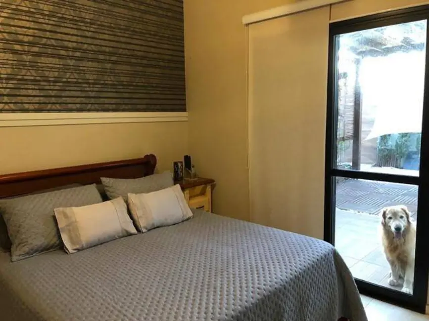 Sobrado com 3 quartos à venda, 216m2 em Chácaras Cataguá, Taubate - SP - imagem 3 Foto 3 de Sobrado com 3 quartos à venda, 216m2 em Chácaras Cataguá, Taubate - SP