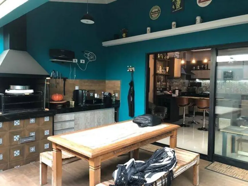 Sobrado com 3 quartos à venda, 216m2 em Chácaras Cataguá, Taubate - SP - imagem 4 Foto 4 de Sobrado com 3 quartos à venda, 216m2 em Chácaras Cataguá, Taubate - SP