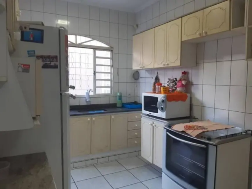 Foto 4 de Casa com 2 quartos à venda, 154m2 em Parque São Luís, Taubate - SP