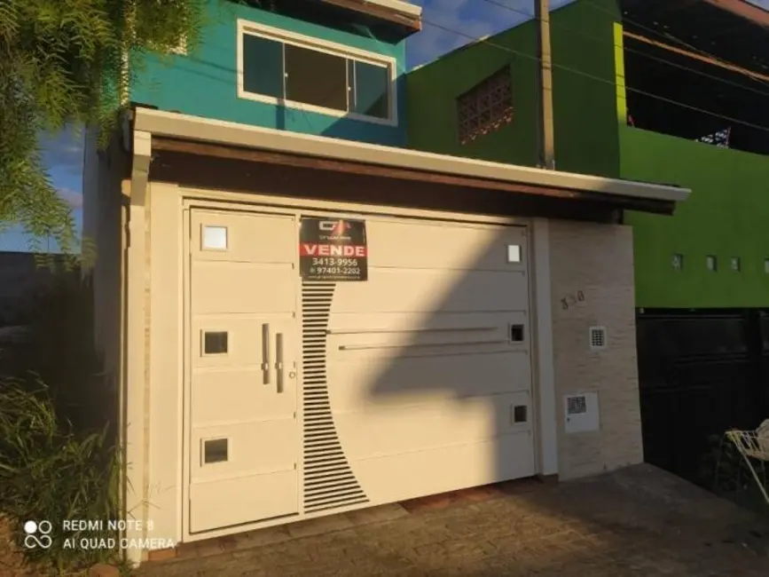 Foto 2 de Sobrado com 3 quartos à venda, 200m2 em Jardim Hípica Pinheiro, Taubate - SP