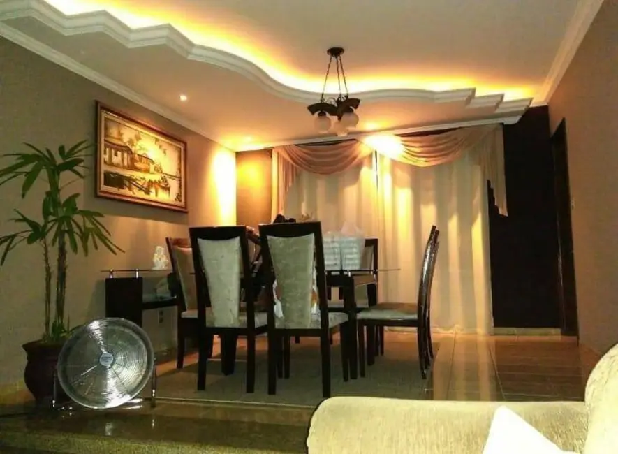 Foto 6 de Sobrado com 4 quartos à venda, 237m2 em Esplanada Independência, Taubate - SP