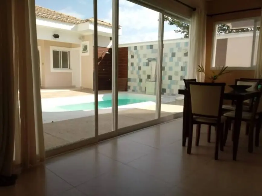 Foto 3 de Sobrado com 3 quartos à venda, 306m2 em Piracangaguá, Taubate - SP