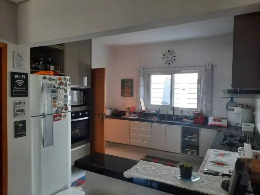 Foto 4 de Sobrado com 3 quartos à venda, 100m2 em Vila Areao, Taubate - SP