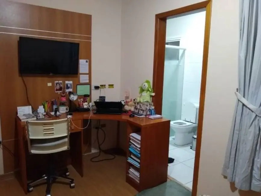 Foto 9 de Sobrado com 3 quartos à venda, 220m2 em Jardim Maria Augusta, Taubate - SP