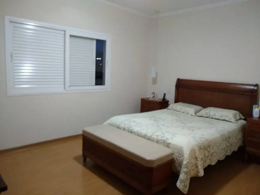 Foto 7 de Sobrado com 3 quartos à venda, 220m2 em Jardim Maria Augusta, Taubate - SP