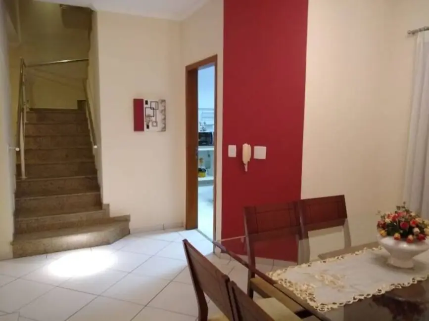 Foto 5 de Sobrado com 3 quartos à venda, 220m2 em Jardim Maria Augusta, Taubate - SP