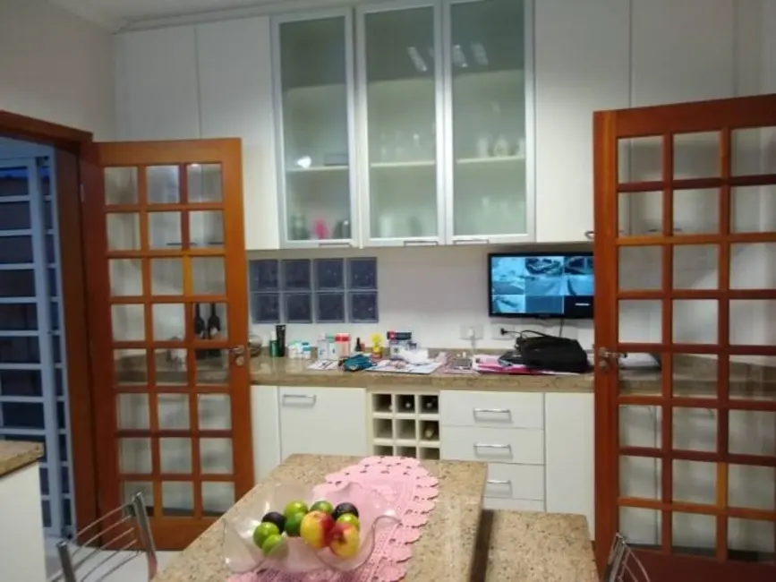 Foto 3 de Sobrado com 3 quartos à venda, 220m2 em Jardim Maria Augusta, Taubate - SP