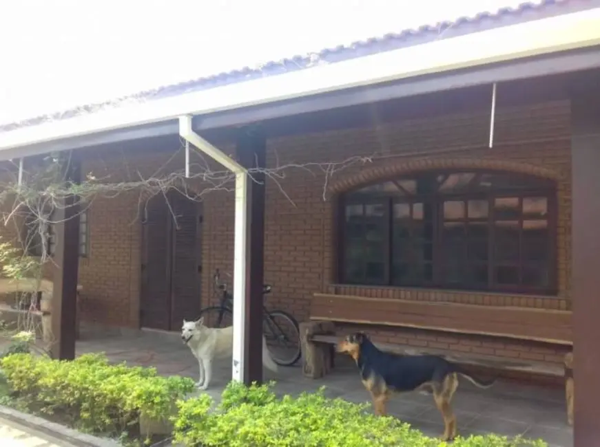 Foto 1 de Chácara com 4 quartos à venda, 300m2 em Parque São Luís, Taubate - SP