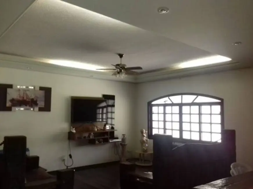 Foto 8 de Chácara com 4 quartos à venda, 300m2 em Parque São Luís, Taubate - SP