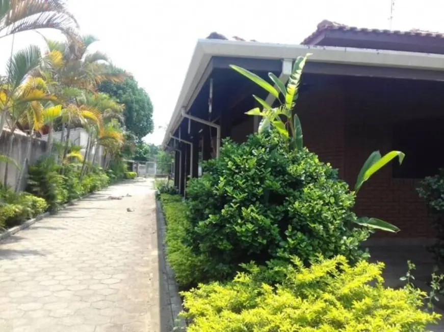 Foto 3 de Chácara com 4 quartos à venda, 300m2 em Parque São Luís, Taubate - SP