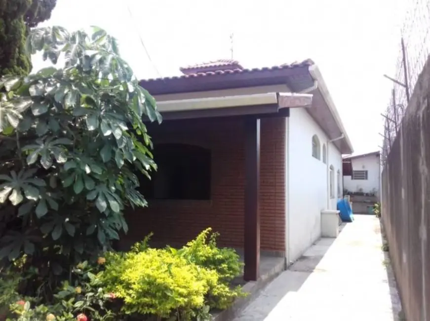 Foto 4 de Chácara com 4 quartos à venda, 300m2 em Parque São Luís, Taubate - SP