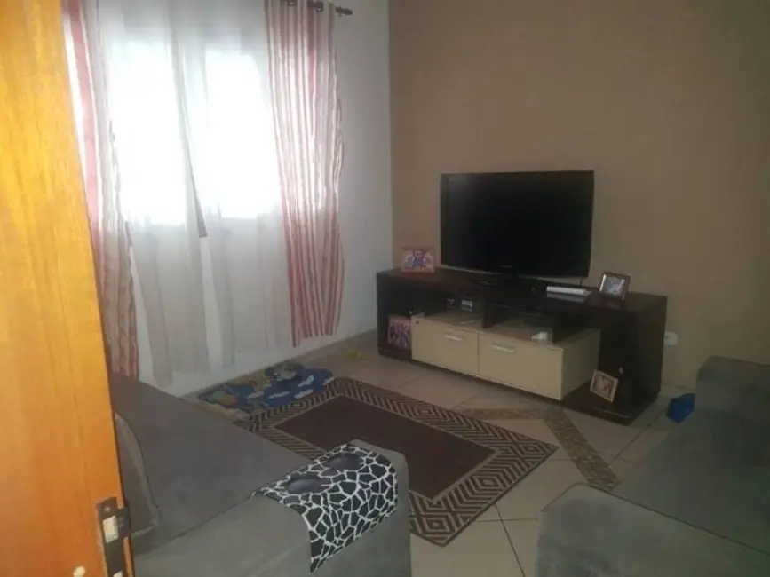 Casa com 3 quartos à venda, 124m2 em Jardim Columbia, Taubate - SP - imagem 3 Foto 3 de Casa com 3 quartos à venda, 124m2 em Jardim Columbia, Taubate - SP