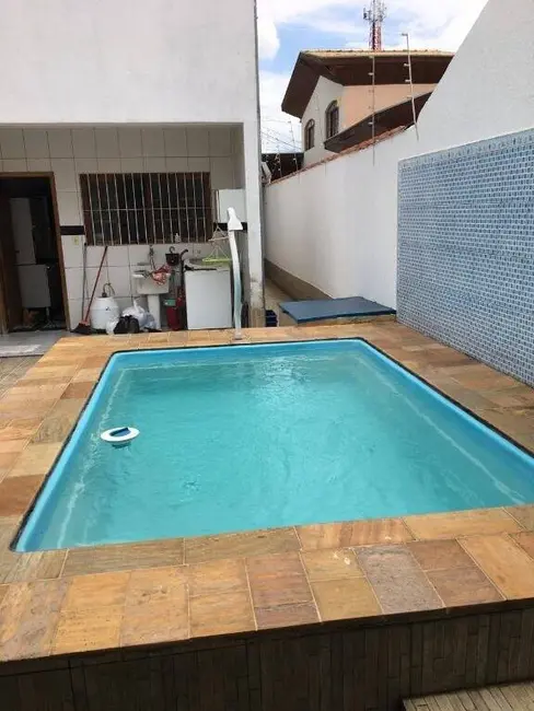 Foto 6 de Sobrado com 3 quartos à venda, 165m2 em Jardim Maria Augusta, Taubate - SP
