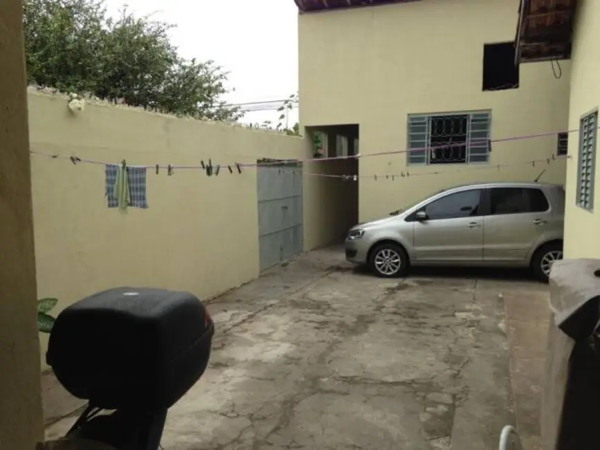 Foto 2 de Casa com 5 quartos à venda, 160m2 em Jardim Canuto Borges, Taubate - SP