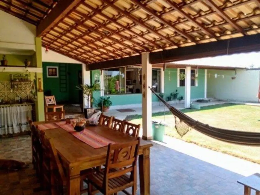 Foto 4 de Chácara com 2 quartos à venda, 900m2 em Piracangaguá, Taubate - SP