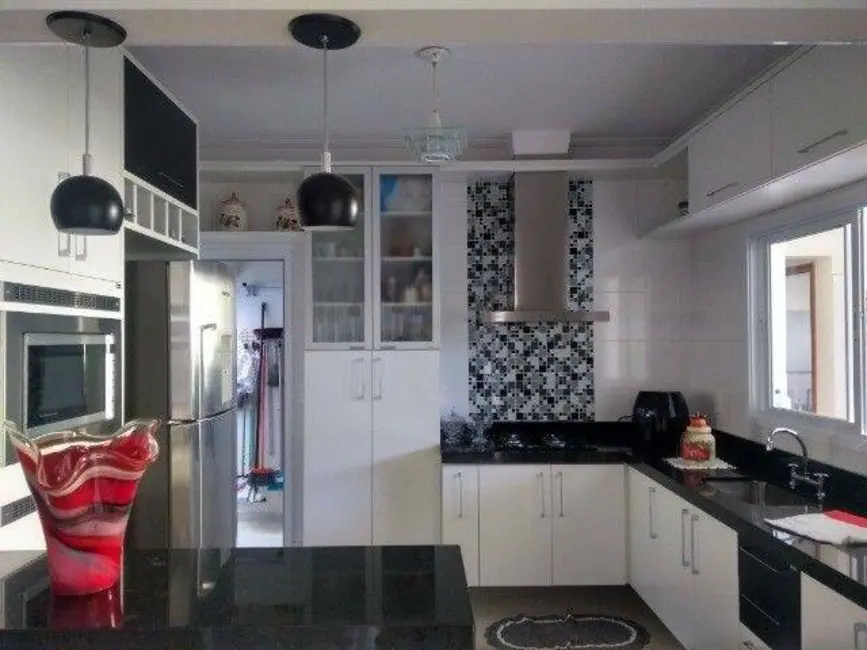 Foto 4 de Sobrado com 3 quartos à venda, 255m2 em Piracangaguá, Taubate - SP