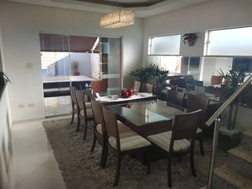 Foto 3 de Sobrado com 4 quartos à venda, 219m2 em Piracangaguá, Taubate - SP