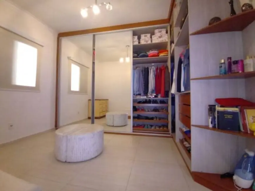 Casa com 4 quartos à venda, 220m2 em Tremembe - SP - imagem 5 Foto 5 de Casa com 4 quartos à venda, 220m2 em Tremembe - SP