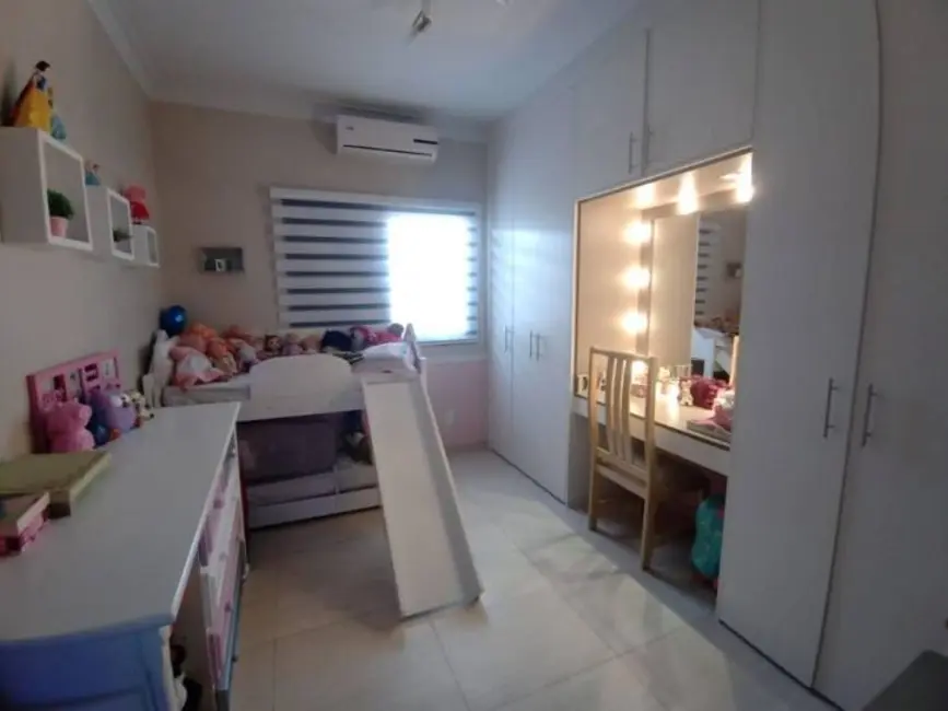 Foto 9 de Casa com 4 quartos à venda, 220m2 em Tremembe - SP