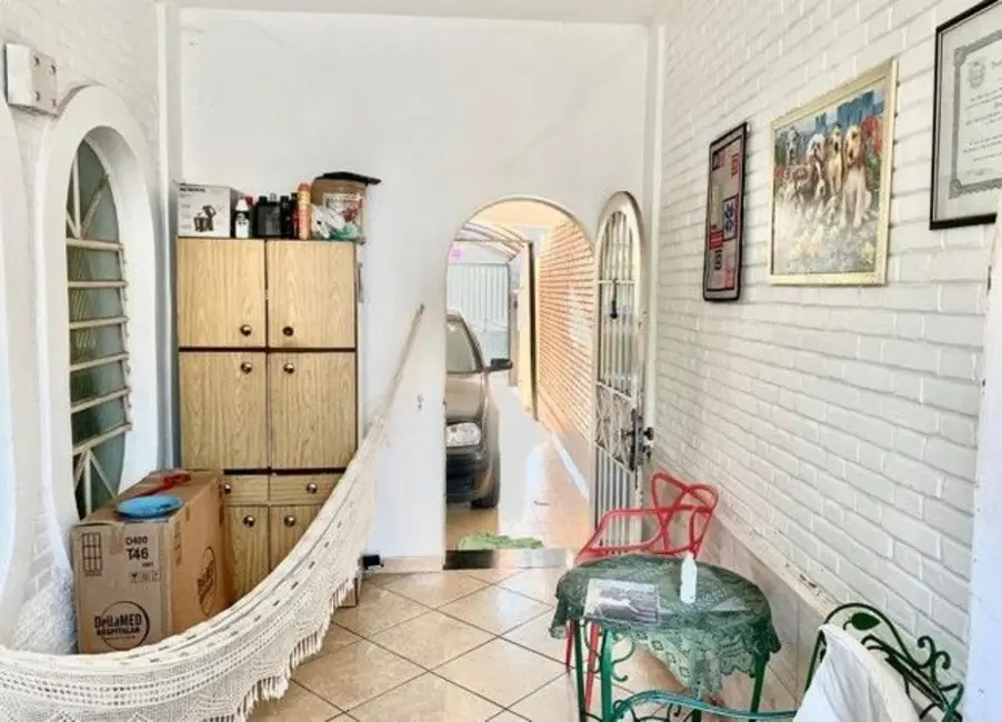 Foto 3 de Casa com 6 quartos para alugar, 260m2 em Centro, Taubate - SP