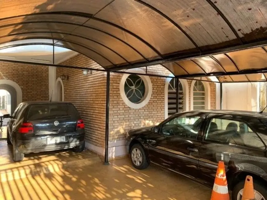 Foto 2 de Casa com 6 quartos para alugar, 260m2 em Centro, Taubate - SP