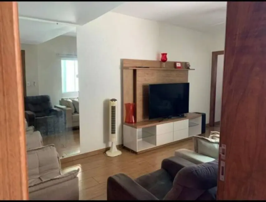 Foto 4 de Casa com 5 quartos à venda, 200m2 em Parque Santo Antônio, Taubate - SP