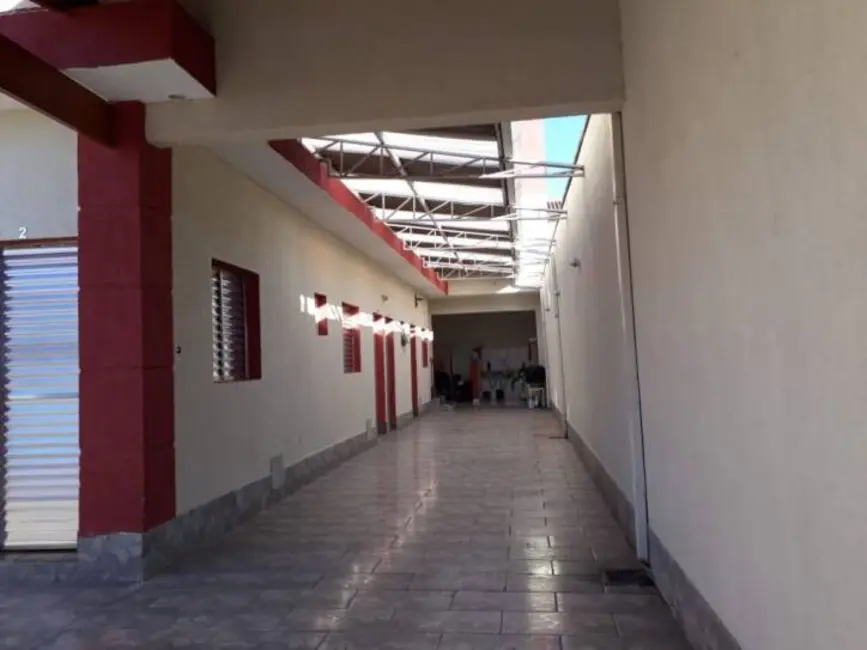 Foto 4 de Sobrado com 12 quartos à venda, 365m2 em Tremembe - SP