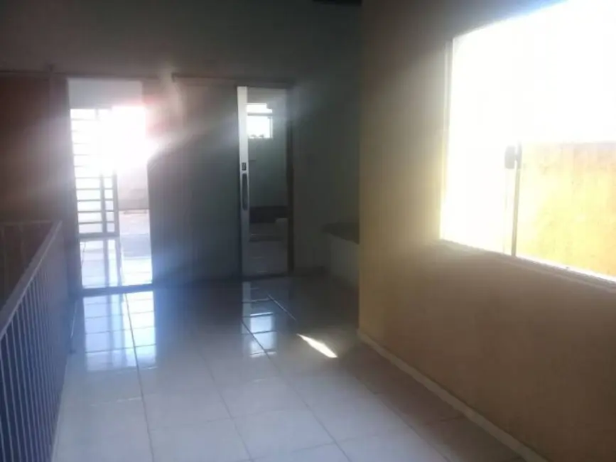 Foto 2 de Sobrado com 3 quartos à venda, 175m2 em Jardim Gurilândia, Taubate - SP