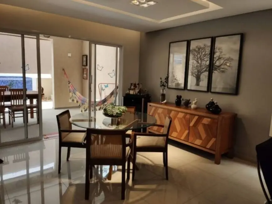 Foto 3 de Sobrado com 3 quartos à venda, 247m2 em Jardim Independência, Taubate - SP