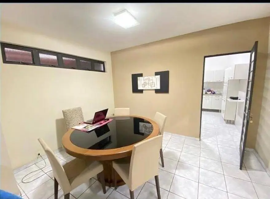 Foto 3 de Casa com 3 quartos à venda, 167m2 em Chácara do Visconde, Taubate - SP