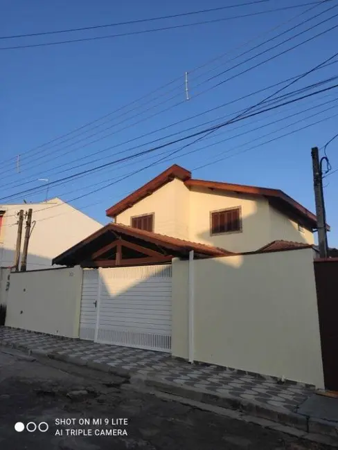 Foto 1 de Sobrado com 3 quartos à venda, 219m2 em Taubate - SP