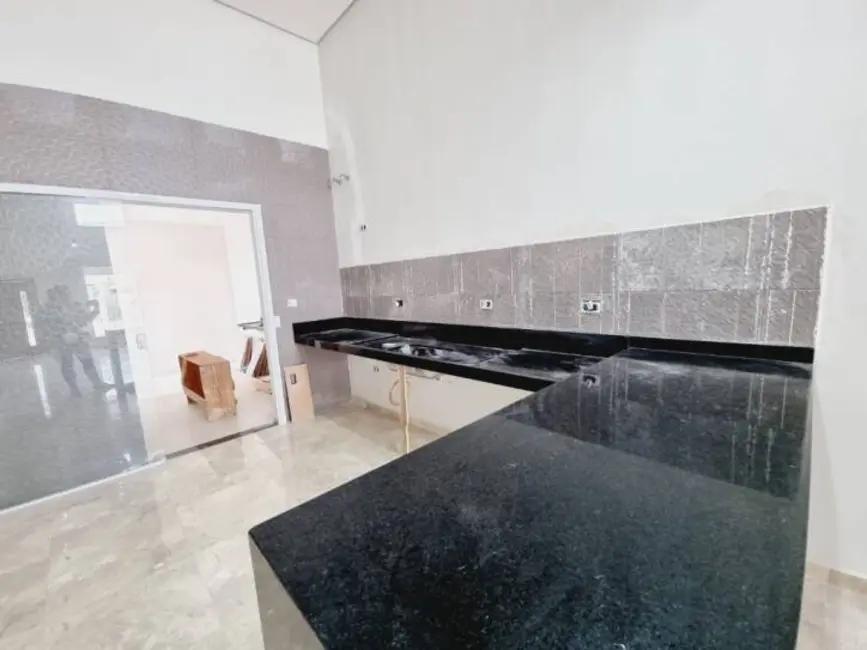 Foto 3 de Casa com 3 quartos à venda, 177m2 em Tremembe - SP