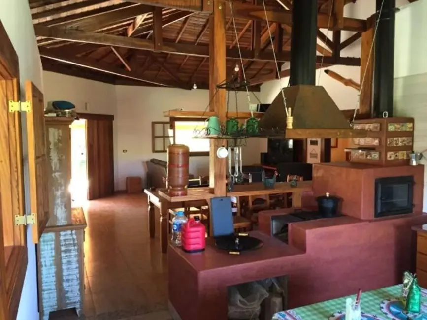 Chácara com 3 quartos à venda, 200m2 em Paraisopolis - MG - imagem 3 Foto 3 de Chácara com 3 quartos à venda, 200m2 em Paraisopolis - MG