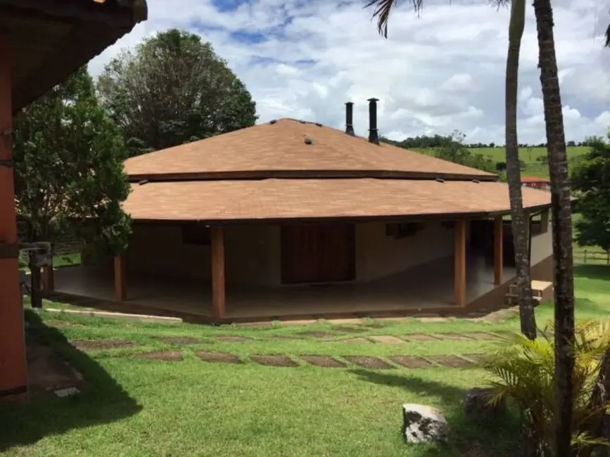 Foto 2 de Chácara com 3 quartos à venda, 200m2 em Paraisopolis - MG