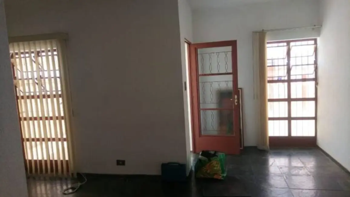 Foto 2 de Casa com 4 quartos à venda, 120m2 em Jardim Maria Augusta, Taubate - SP